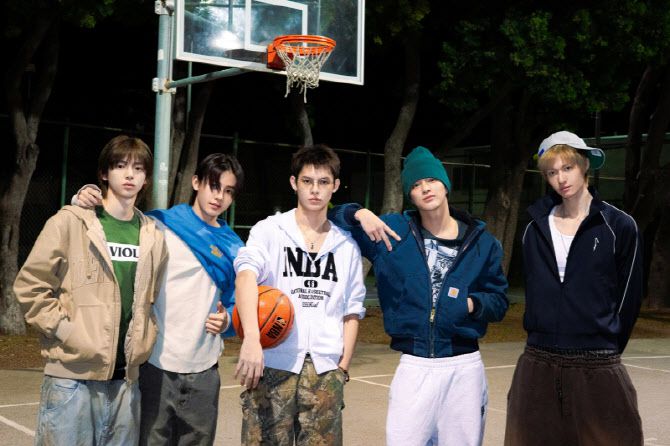 그룹 코르티스. (사진=빅히트 뮤직 & NBA)