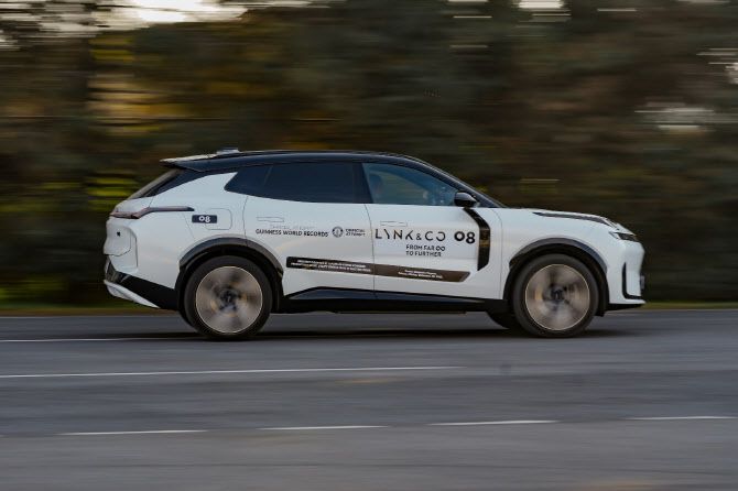 지난해 12월 22일 멕시코시티에 위치한 센트로 디나미코 페가소 레이스 트랙에서 링크앤코 08이 주행거리 테스트를 진행하고있다. (사진=링크앤코)