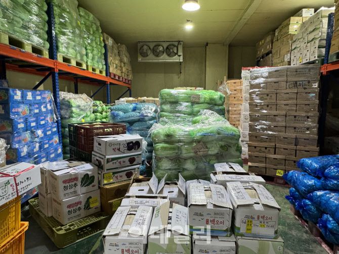 이랜드이츠 기흥 센트럴 키친은 대량구매를 통해 식재료 원가를 절감 하고 있다. 원자재 보관 창고.(사진=신수정 기자)