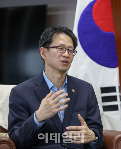 백승보 조달청장이 정부대전청사 조달청장 집무실에서 이데일리와 인터뷰를 하고 있다. (사진=조달청 제공)