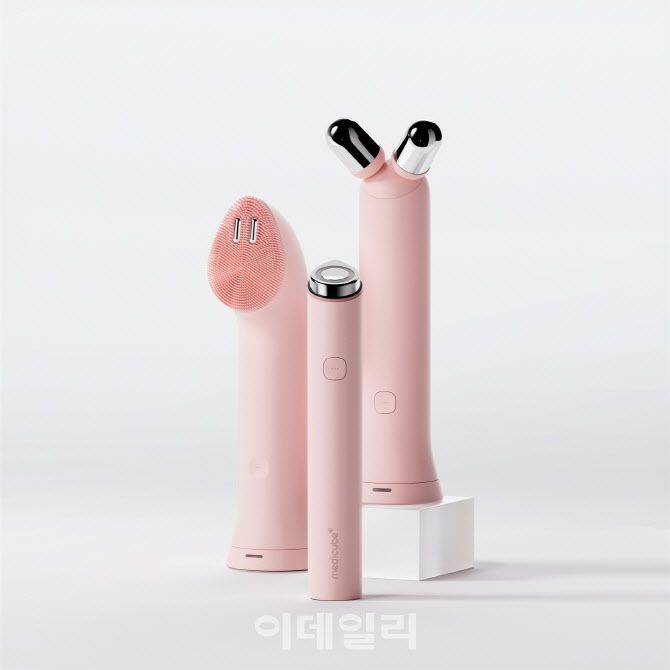 에이지알(AGE-R) 결합형 디바이스 제품군.(사진=에이피알)