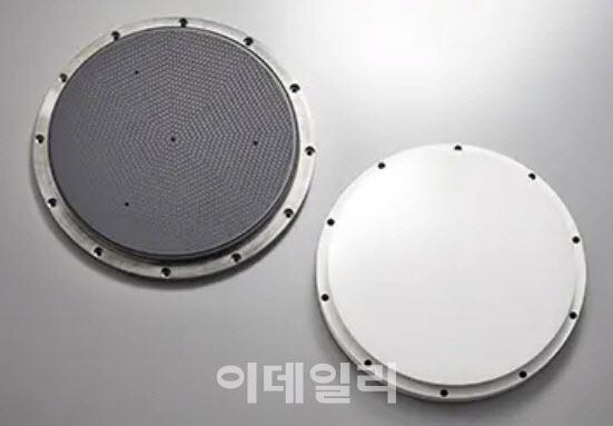 토토의 정전척(ESC·electrostatic chuck) 모습 (사진=토토)
