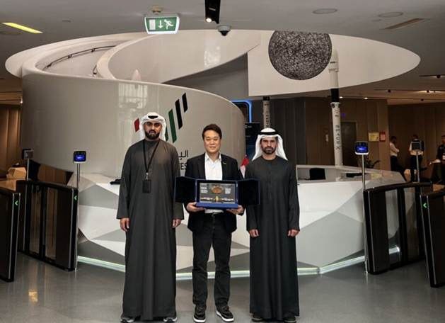 스페이스42의 CTO(우) 및 부사장(VP, 좌)과의 기념촬영(사진제공:컨텍)