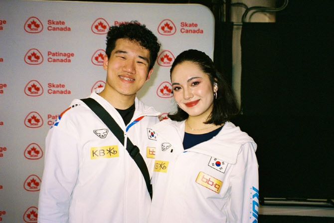 왼쪽부터 권예와 임해나.(사진=브리온컴퍼니 제공)