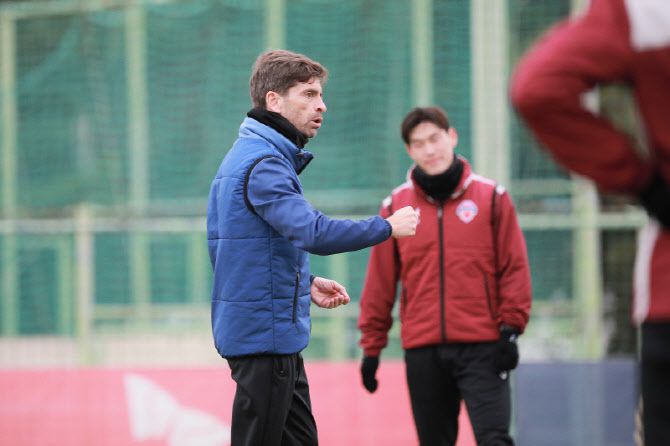 세르지우 코스타 감독. 사진=제주SK