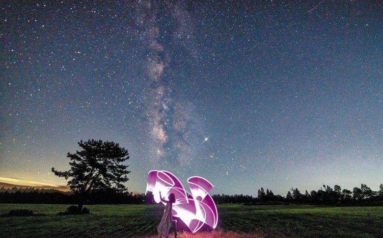 은하수와 색다른 추억을 만들 수 있는 스냅 사진을 찍는 사람들도 많아졌다. ‘삼춘스냅’이 제주에서 촬영한 ‘은하수 스냅’.