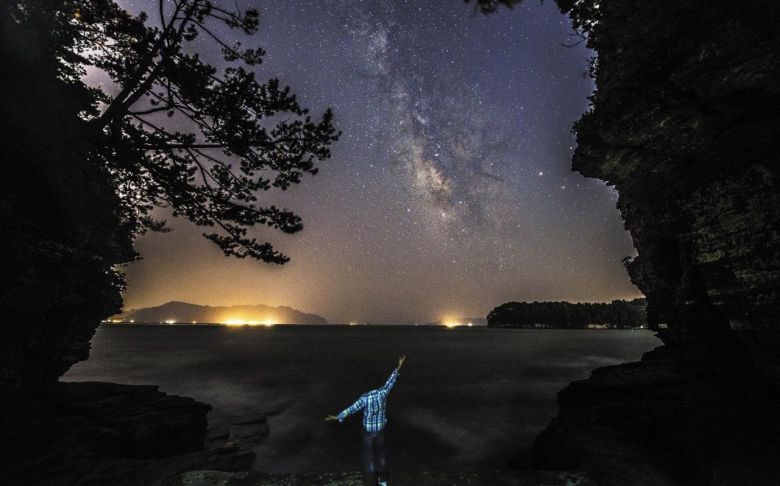 은하수 스팟으로 손꼽히는 경남 고성 상족암에서 촬영한 은하수.