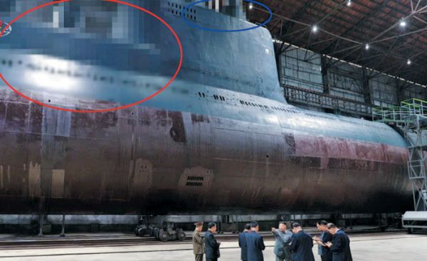 지난해 7월 첫공개된 북한의 신형 3000t급 SLBM 잠수함. 북극성-3형 등 SLBM 3발을 탑재할 것으로 추정된다.