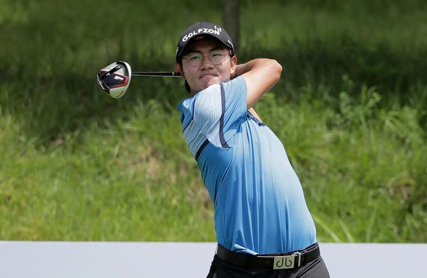 김성현이 KPGA 선수권 최종 4라운드 10번 홀에서 티샷을 날리고 있다./KPGA민수용