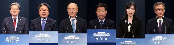 지난 7일 문재인 대통령에게 사의를 표명한 6명의 청와대 참모들. 왼쪽부터 노영민 비서실장, 강기정 정무수석, 김조원 민정수석, 윤도한 국민소통수석, 김외숙 인사수석, 김거성 시민사회 수석. 문 대통령은 10일 이들 중 정무, 민정, 시민사회수석을 우선 교체했다. /연합뉴스