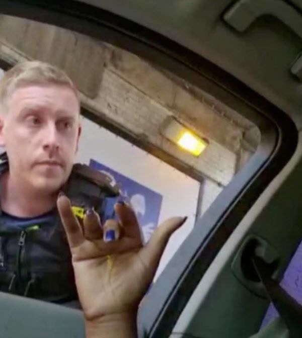 돈 버틀러 의원을 검문검색하는 경찰관/돈 버틀러 트위터