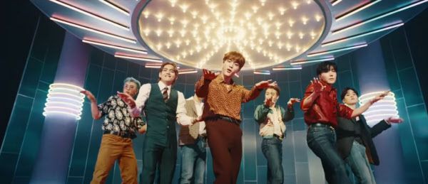 신곡 '다이너마이트' 장면 속 방탄소년단. /유튜브 캡처