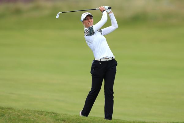 소피아 포포프가 AIG 여자오픈 최종 4라운드 6번 홀에서 아이언 샷을 날리고 있다./R&A