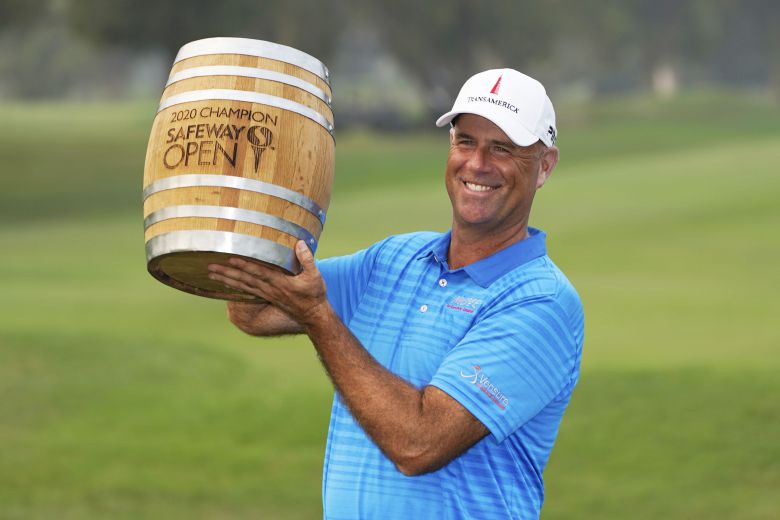 /AP 연합뉴스 스튜어트 싱크가 PGA투어 시즌 개막전인 세이프웨이오픈서 우승 감격을 누렸다.  2009년  디오픈 이후 11년만에 통산 7승째를 추가했다.