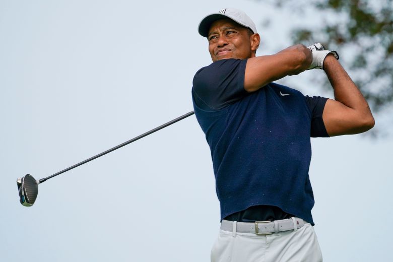 /AP 연합뉴스 타이거 우즈도 US오픈 1라운드에서 3오버파 공동 71위에 머물러 컷 통과가 불안해졌다.