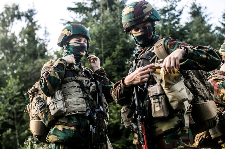 벨기에 엘리자베스 공주가 지난 10일 벨기에 군 캠프에서 훈련에 참여하고 있다. /벨기에왕실·로이터연합뉴스