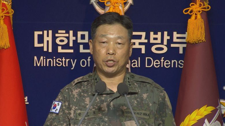 24일 오전 안영호 합찹 작전본부장이  국방부기자실에서 서해 우리국민 실종사건과 관련 입장문을 발표하고있다./TV조선