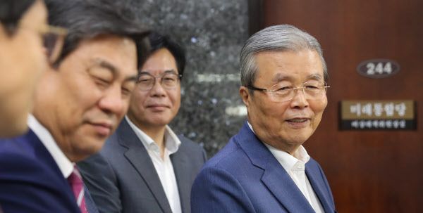 미래통합당 김종인(오른쪽부터) 비상대책위원장, 송언석 당대표 비서실장, 김선동 사무총장./조선일보DB