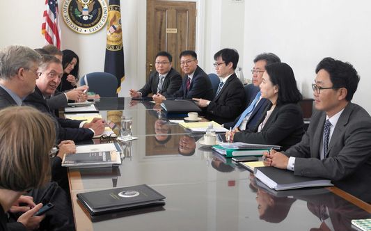 2017년 미국 워싱턴 D.C.에서 한미 통상 대표단이 회의하는 모습. /산업부 제공