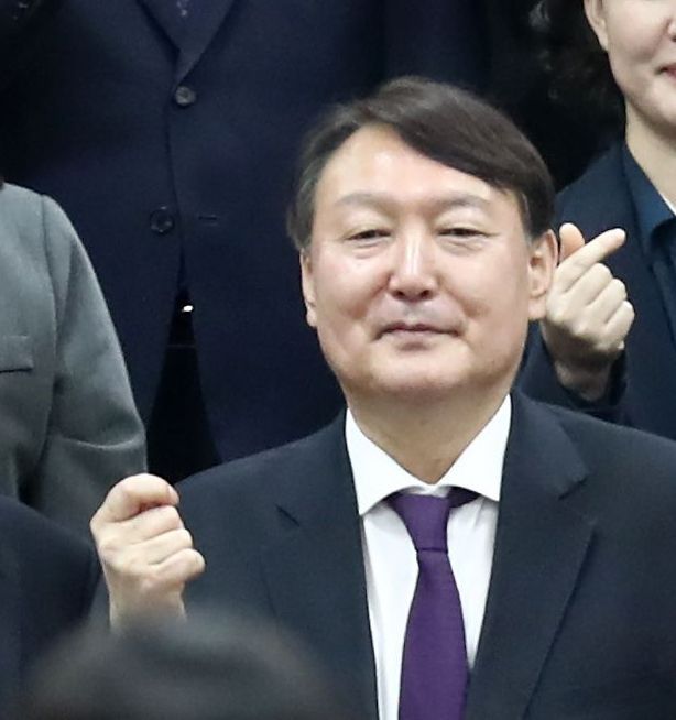 윤석열 검찰총장 손가락 하트