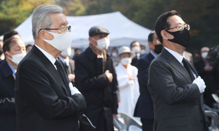 박정희 전 대통령 추도식에 참석한 김종인 국민의힘 비대위원장과 주호영 원내대표.