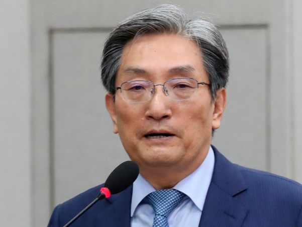 노영민 대통령 비서실장이 지난 6일 국회에서 열린 운영위원회 전체회의에서 업무보고를 하고 있다. /연합뉴스