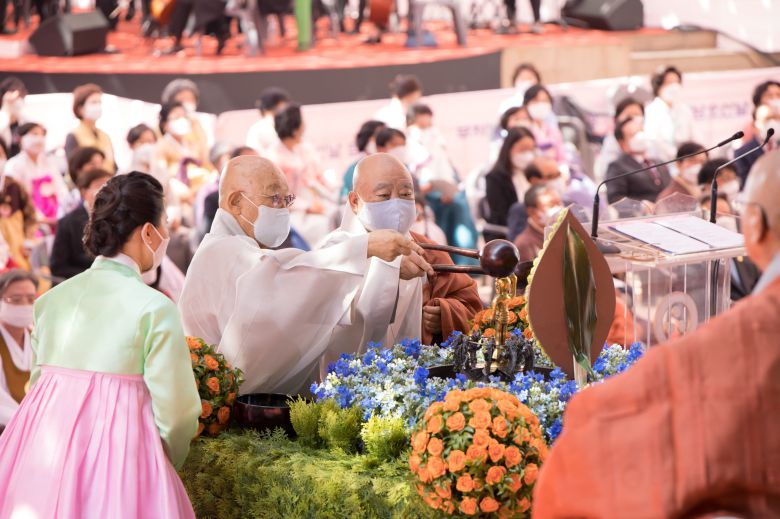 부처님 오신 날 법요식 관불의식. /문화재청