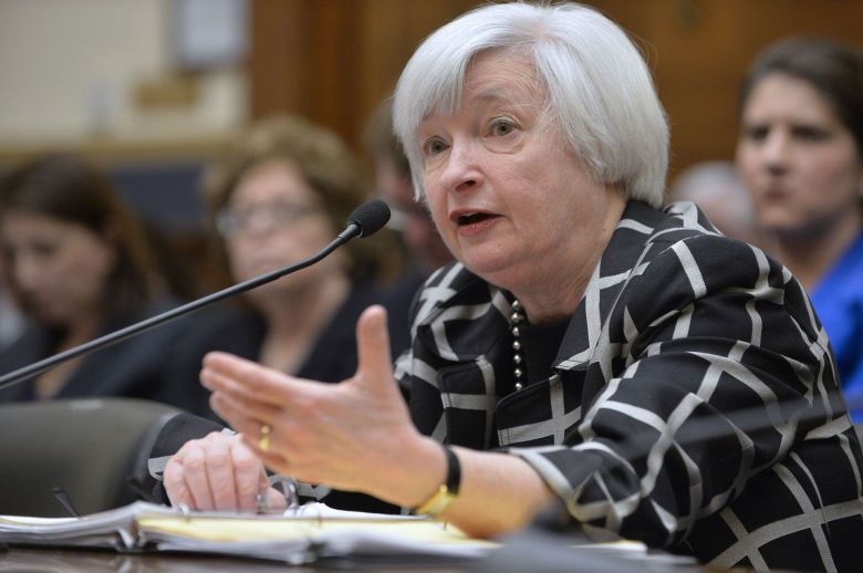 민주당의 중도와 진보 진영 간 파벌 싸움 속에 재닛 옐런 전 연준 의장이 초대 경제 수장인 재무장관 후보로 급부상하고 있다.