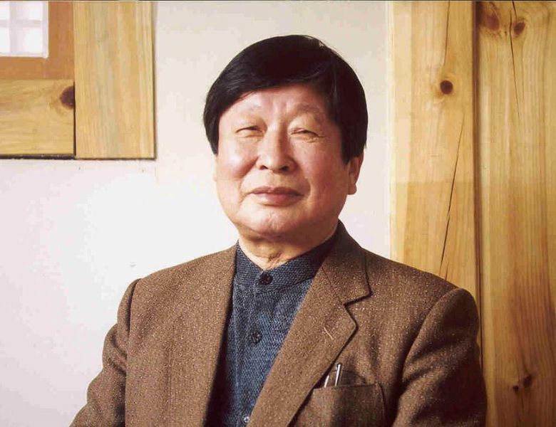 은관문화훈장을 받는 고(故) 신영훈 지용한옥학교 명예교장. /문화재청