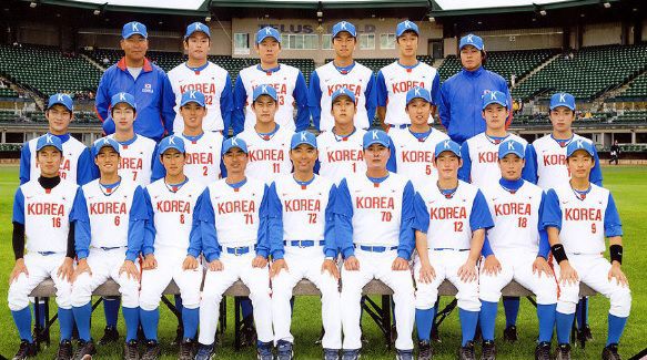 에드먼턴 세계선수권 대표팀 사진. 9번이 정수빈, 16번이 허경민, 7번이 박건우다. /조선일보DB