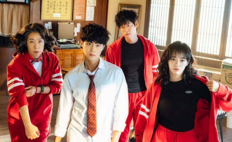 동명의 인기 웹툰을 원작으로 한 OCN '경이로운 소문'. 지난 19일 방송분에서 시청률 7.7%를 기록해 2018년 드라마 ‘보이스’가 세운 OCN 역대 최고 기록(7.1%)을 갈아치웠다./OCN