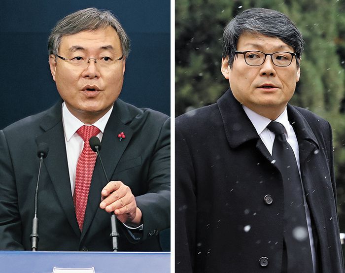 신현수 민정수석과 이광철 민정비서관 - 사의를 표명한 것으로 알려진 신현수 청와대 민정수석이 임명 직후인 지난해 12월 31일 청와대 춘추관 브리핑룸에서 인사말을 하고 있다. (왼쪽 사진) 오른쪽은 이광철 민정비서관이 지난 2019년 12월 서울 서초구 서울성모병원 장례식장에서 빈소 조문을 마치고 나오고 있는 모습이다. 두 사람은 검찰 고위직 인사 등을 놓고 갈등을 빚은 것으로 알려졌다. /연합뉴스·이진한 기자