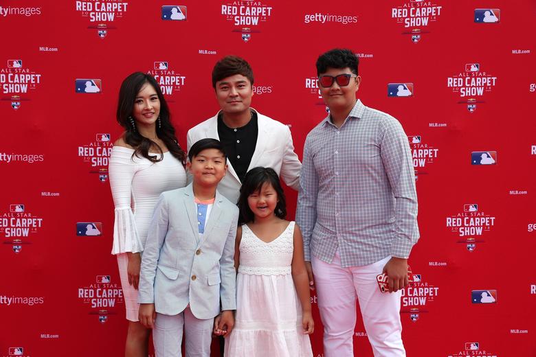 추신수는 2018시즌 생애 첫 올스타의 영광도 안았다. 올스타전 행사에 참석한 추신수 가족. / 조선일보DB