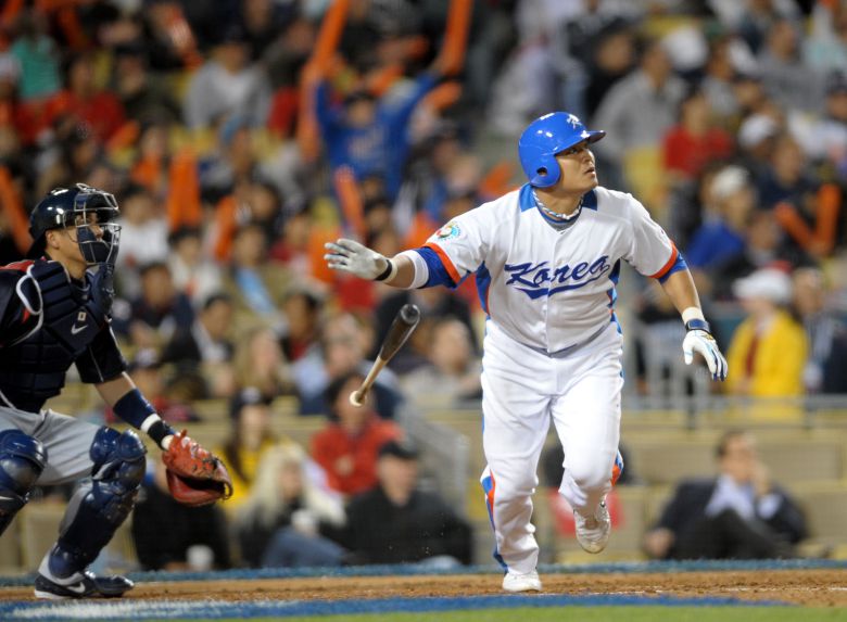 2009 WBC 결승전에서 일본 이와쿠마를 상대로 동점 홈런을 치는 추신수. / 조선일보DB