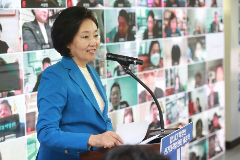 박영선 더불어민주당 서울시장 후보가 12일 오전 서울 종로구 선거 사무소에서 열린 '합니다! 박영선 선거대책위원회 출범식'에서 인사말을 하고 있다./국회사진기자단