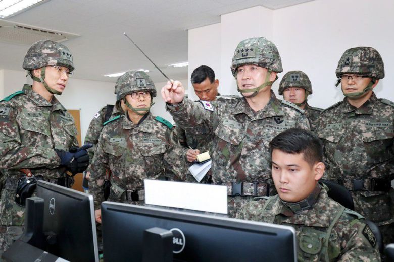 서욱 국방부 장관이 2019년 육군참모총장 시절 과학화훈련장을 방문, 현장 지도를 하고 있다./육군