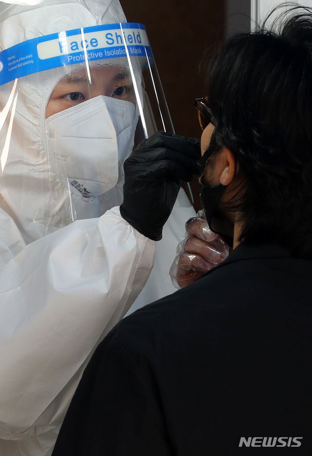 코로나19 검사 현장. /뉴시스