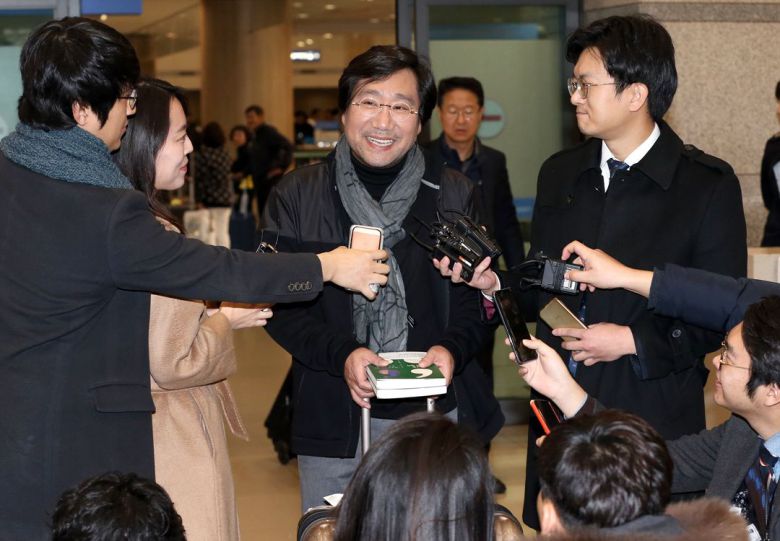 문재인 대통령의 대선 승리 공신이자 '복심'으로 꼽히는 양정철 전 청와대 홍보기획비서관이 지난 2018년 1월 인천국제공항으로 귀국, 취재진의 질문에 답변하고 있다./주완중 기자