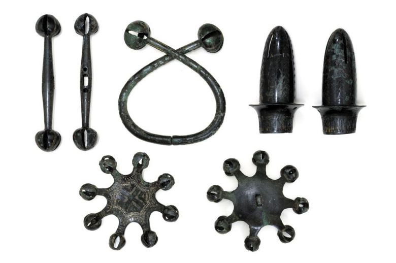 전 덕산 청동방울 일괄(국보 255호). 청동기 시대 후반 제사장들이 주술적 의미로 사용했던 것.