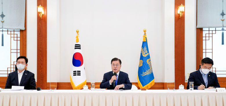 문재인 대통령이 14일 오전 청와대에서 열린 더불어민주당 지도부 초청 간담회에서 발언하고 있다. /뉴시스