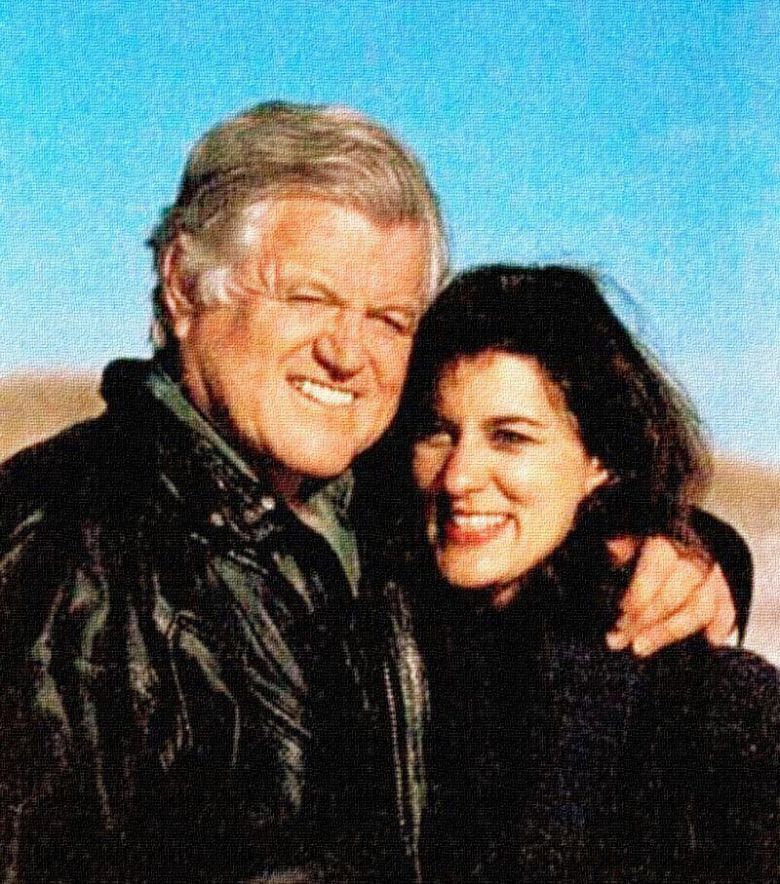 케네디 전 대통령의 막내 남동생  테드 케네디 전 상원의원의 생전에 함께 하고있는 비키 케네디./페이스북