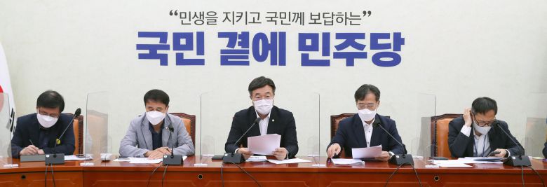 윤호중 더불어민주당 원내대표가 15일 서울 여의도 국회에서 열린 정책조정회의에서 발언하고 있다. /뉴시스