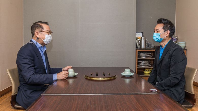 국회사진기자단 = 국민의힘 권영세 대회협력위원장이 25일 서울 마포구 한 식당에서 대선 출마를 시사한 장성민 세계와동북아평화포럼 이사장과 회동하고 있다. 2021.07.25. photo@newsis.com