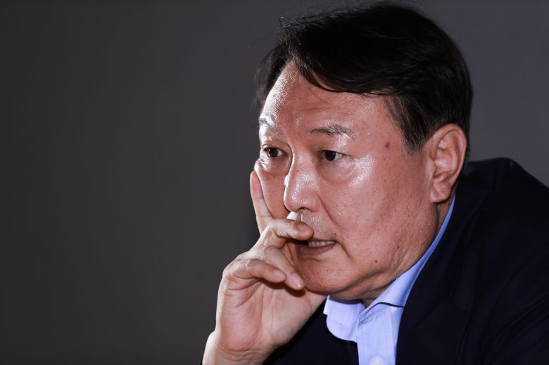 윤석열 전 검찰총장이 29일 서울 종로구 연합뉴스 사옥에서 인터뷰를 하고 있다. 2021.7.30/연합뉴스