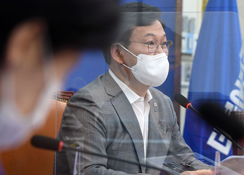 송영길 더불어민주당 대표가  30일 오전 서울 여의도 국회에서 열린 최고위원회의에서 모두발언을 하고 있다. /국회사진기자단