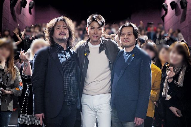 2018년 '세월호 고의 침몰설' '세월호 DVR 조작 의혹' 등을 담은 영화 '그날, 바다' 무대인사에 참여한 제작자 김어준(왼쪽), 나레이션으로 참여한 배우 정우성, 김지영 감독(오른쪽). /네이버 영화 캡쳐