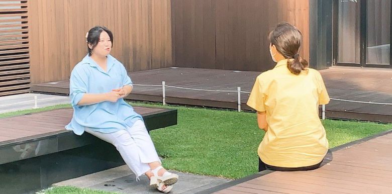 <엄마가 들려주는 이승만 건국 대통령 이야기>의 저자인 정현채씨(사진 오른쪽)와 김샛별 도서출판 보담 대표/송의달 기자