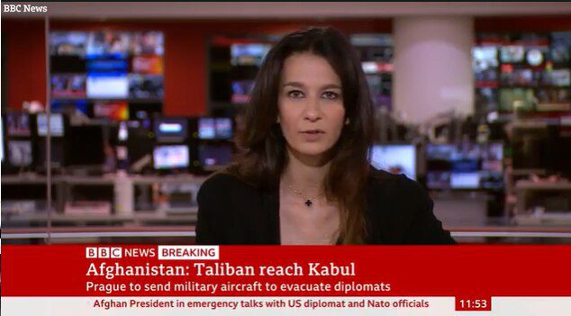 15일 탈레반 대변인과 인터뷰를 진행 중인 얄다 하킴. /BBC뉴스