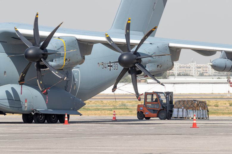23일(현지 시각) 현재 독일 합동작전사령부 공식 트위터는 우즈베키스탄 수도 타슈켄트에서 독일군 수송기에 의복, 음식 등 추가 구호물품을 실어 카불 공항으로 보냈다고 밝혔다./Bundeswehr im Einsatz 트위터
