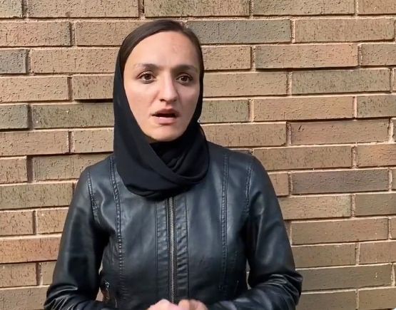 지난 22일(현지 시각) 아프가니스탄 여성들의 인권을 위해 목소리를 내고 있는 자리파 가파리(29). 그는 탈레반이 카불을 점령한 후 연락이 두절됐다가 23일 독일에 도착한 것으로 전해졌다./Zarifa Ghafari 트위터